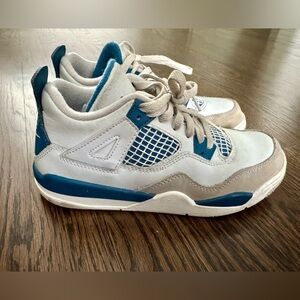 Air Jordan 4 Retro. Kids Size 2.
